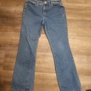 Chapter club. 6p. Boot cut,low-mid rise, darkish blue